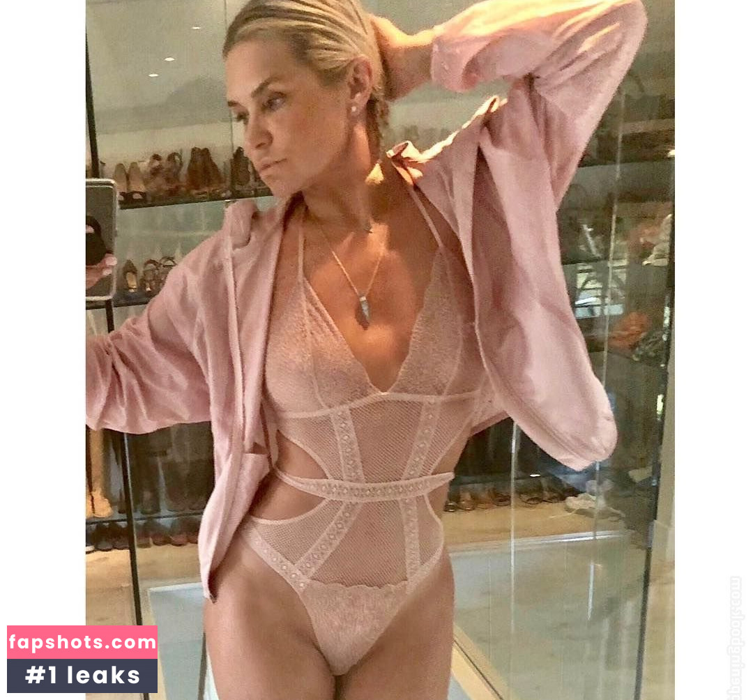 Yolanda Hadid gallery photo #36