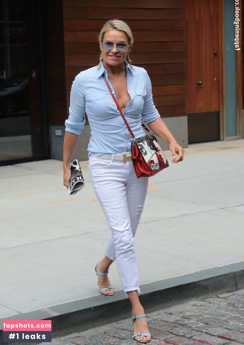 Yolanda Hadid gallery photo #7