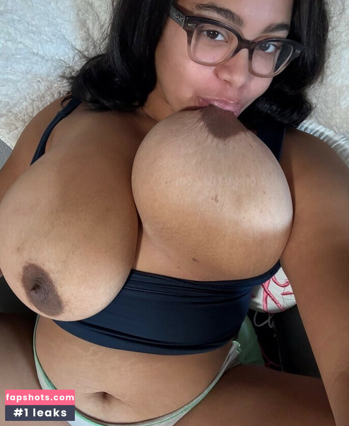 Yomyjuggs gallery photo #4