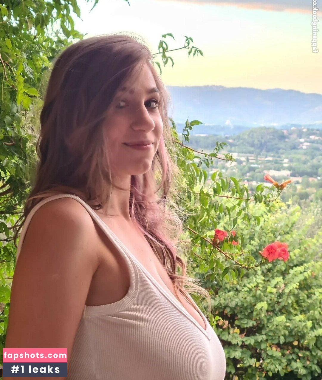 Yonia gallery photo #17