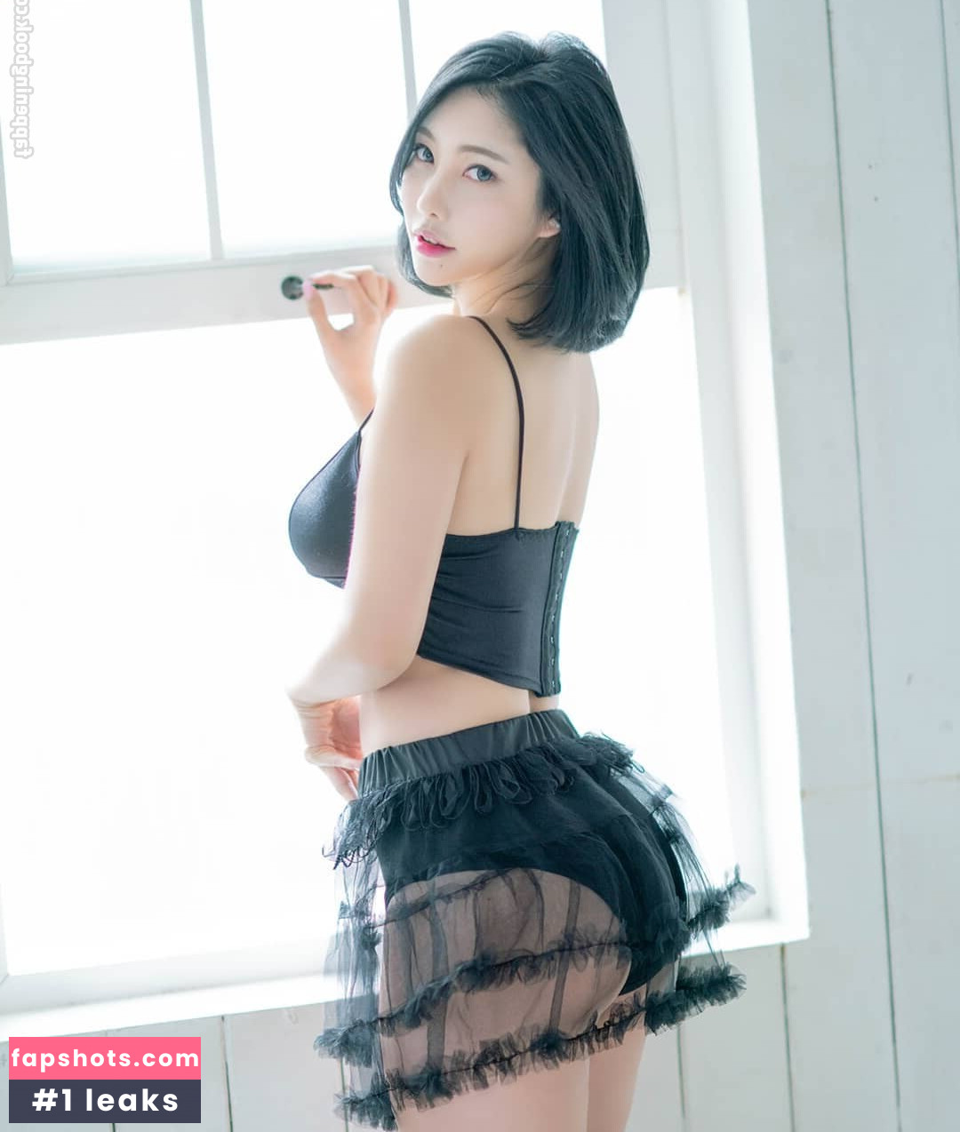 Yoon Cherry 윤체리 gallery photo #6