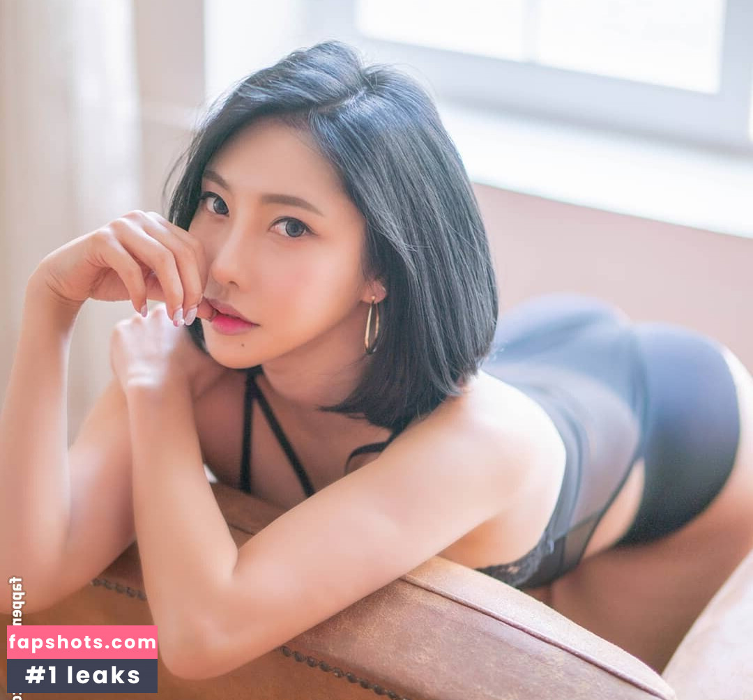 Yoon Cherry 윤체리 gallery photo #8