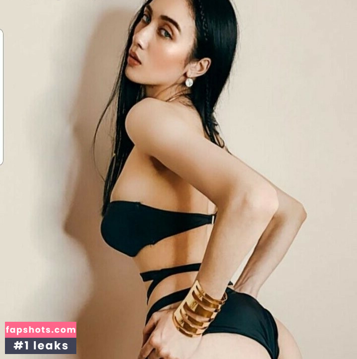 Yoona Lee gallery photo #68