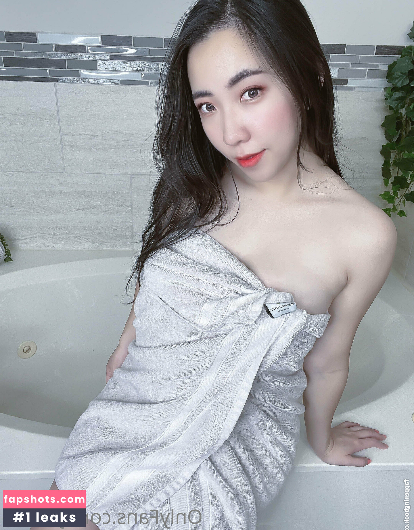 Yoonie gallery photo #14