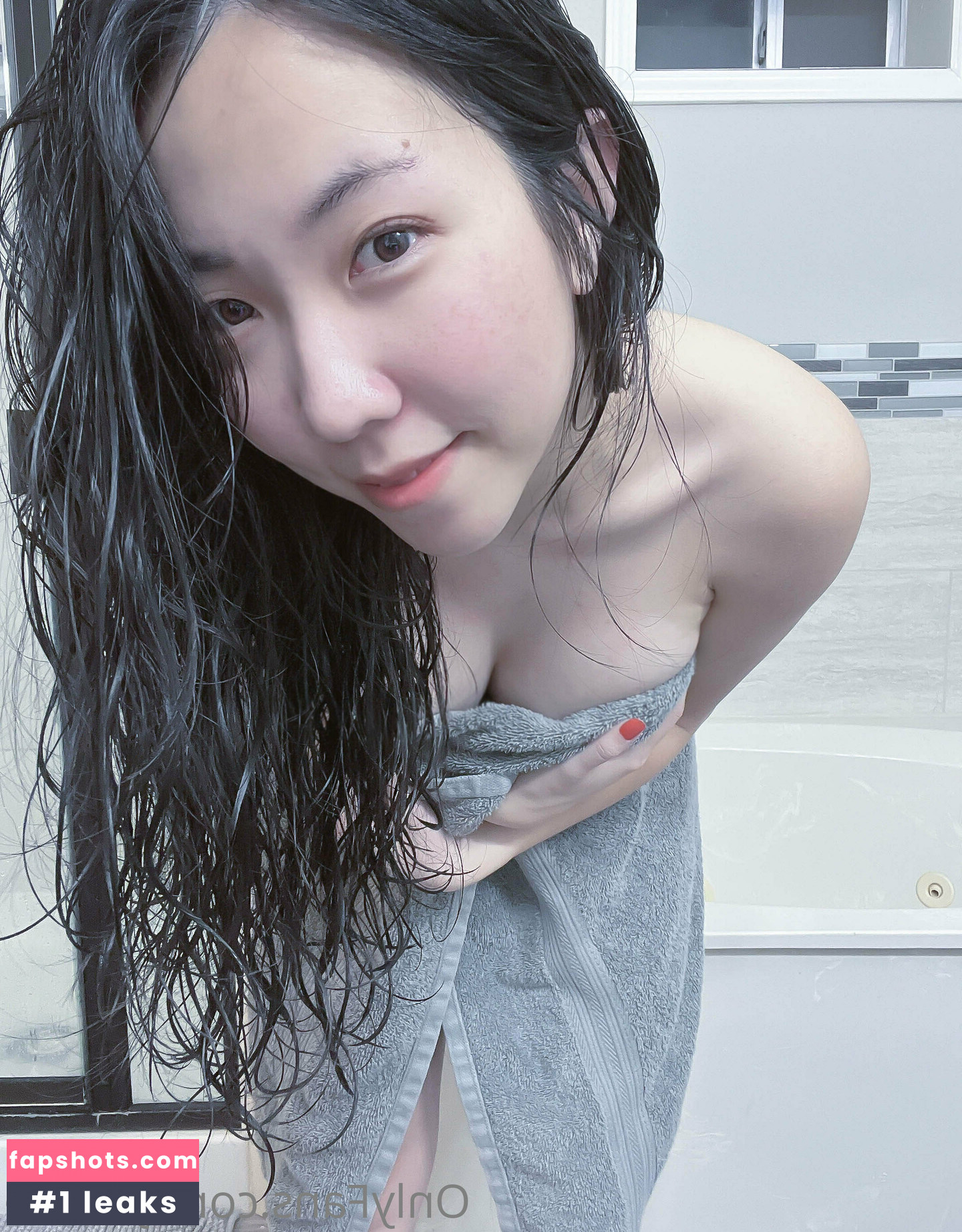 Yoonie gallery photo #15