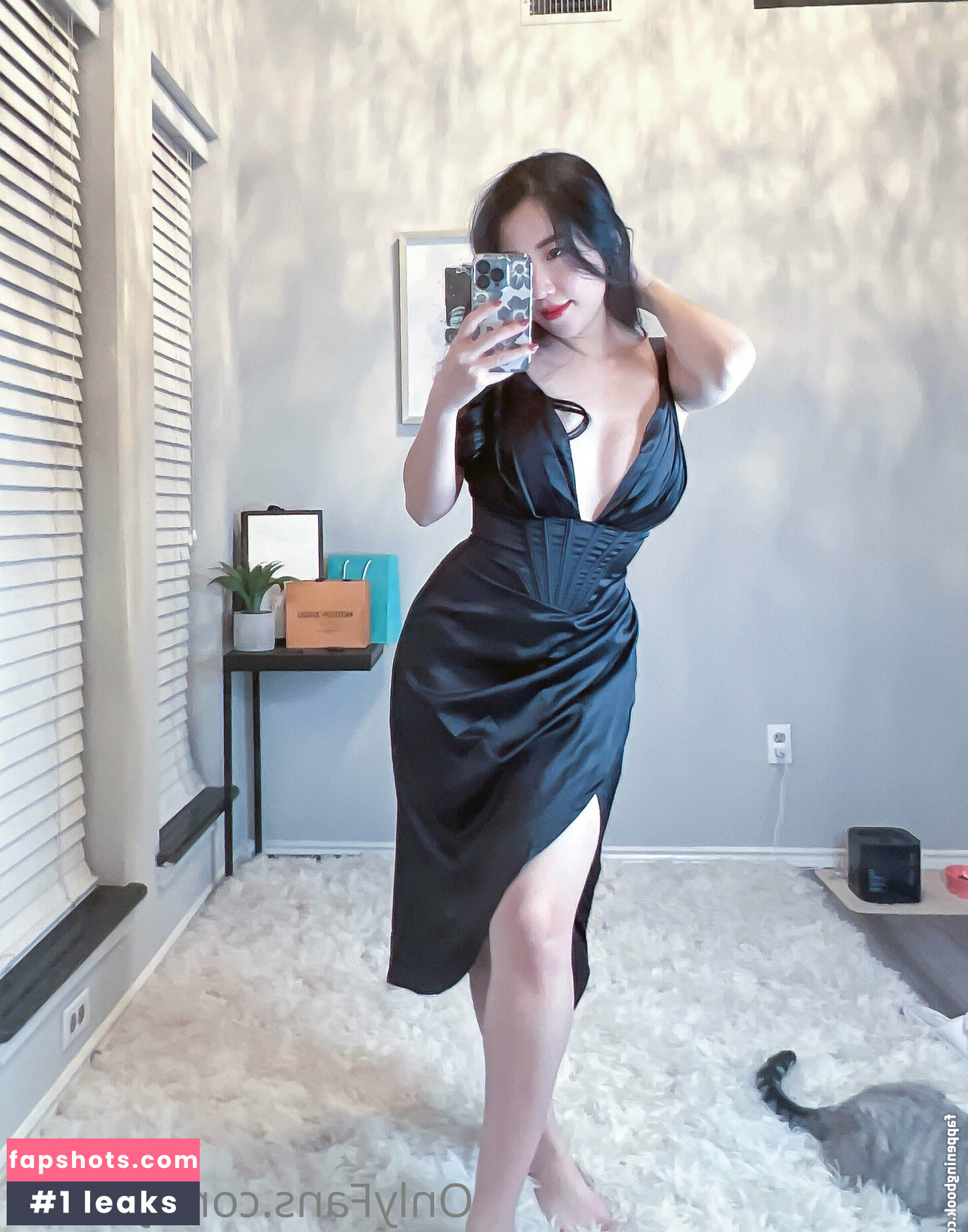 Yoonie gallery photo #18