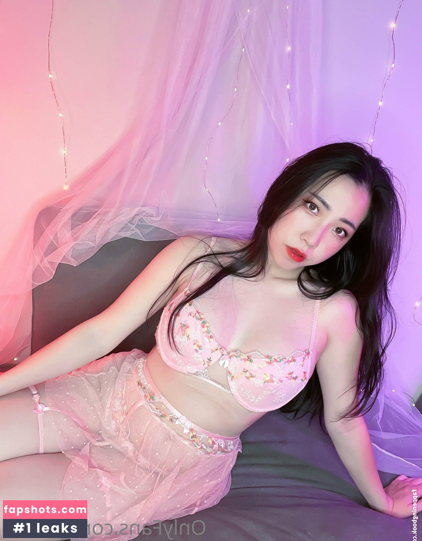 Yoonie gallery photo #24