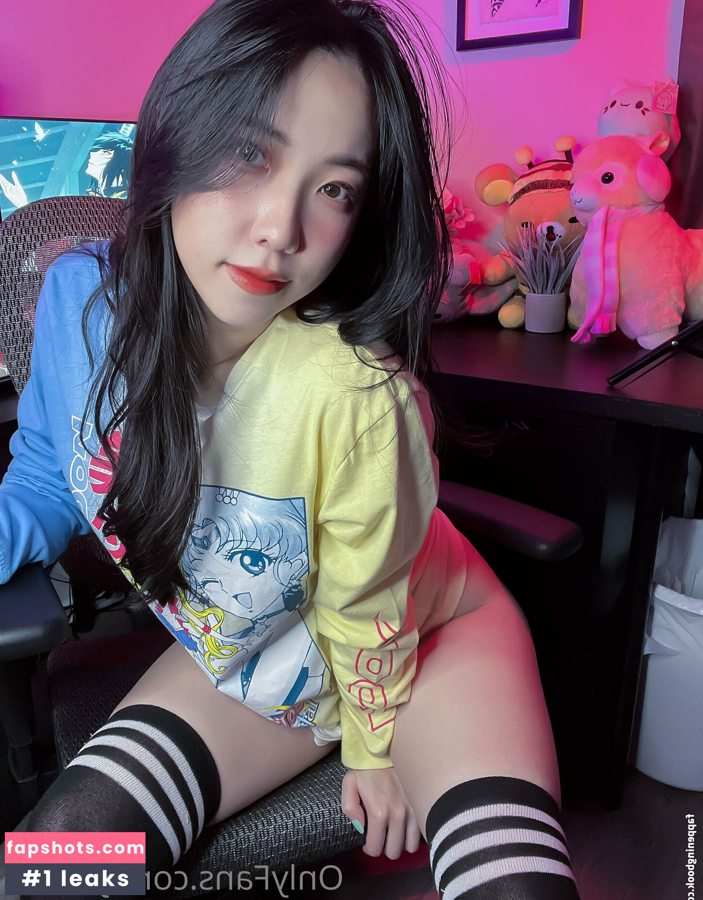 Yoonie gallery photo #5