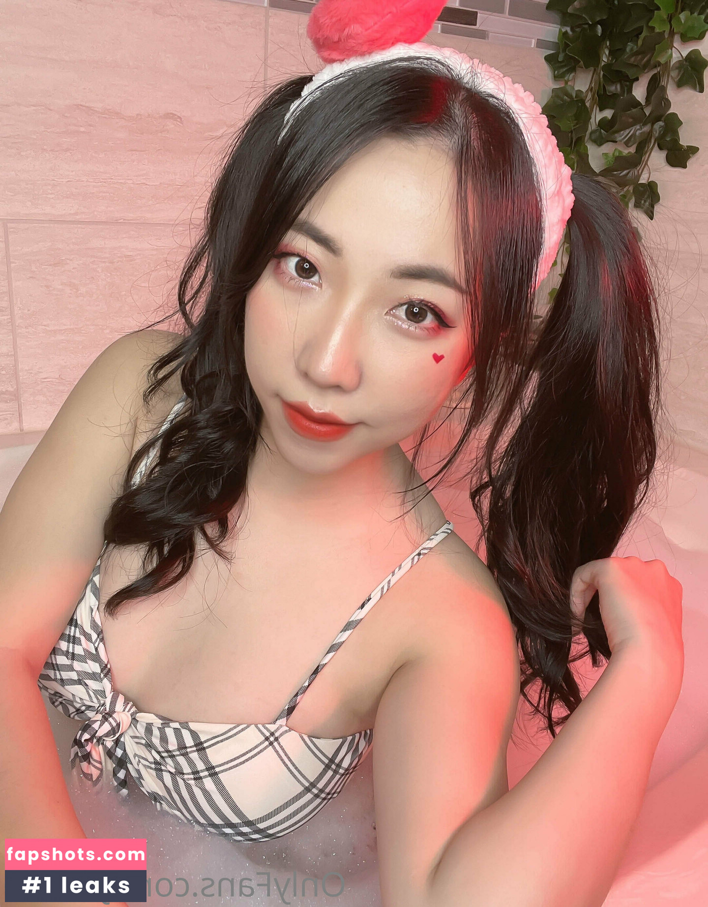 Yoonie gallery photo #7