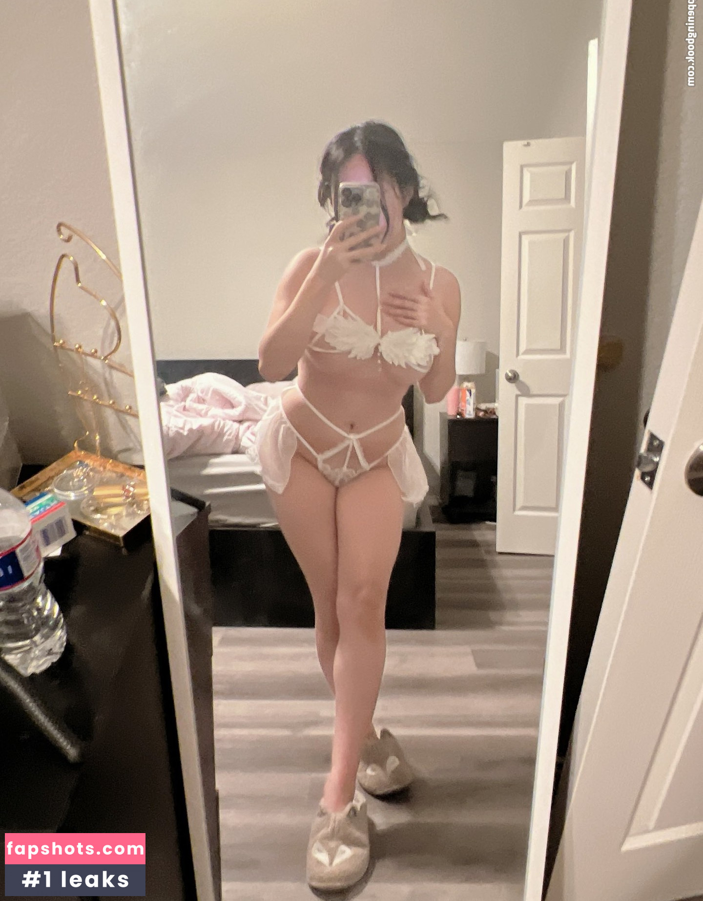 Yoonie gallery photo #63