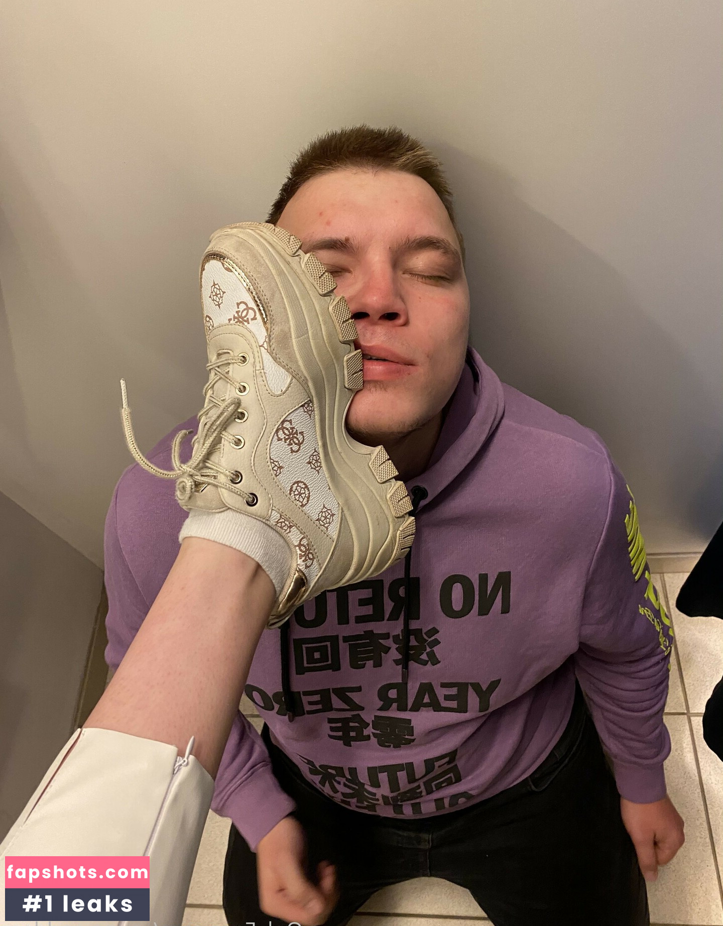 YoungGoddess gallery photo #2