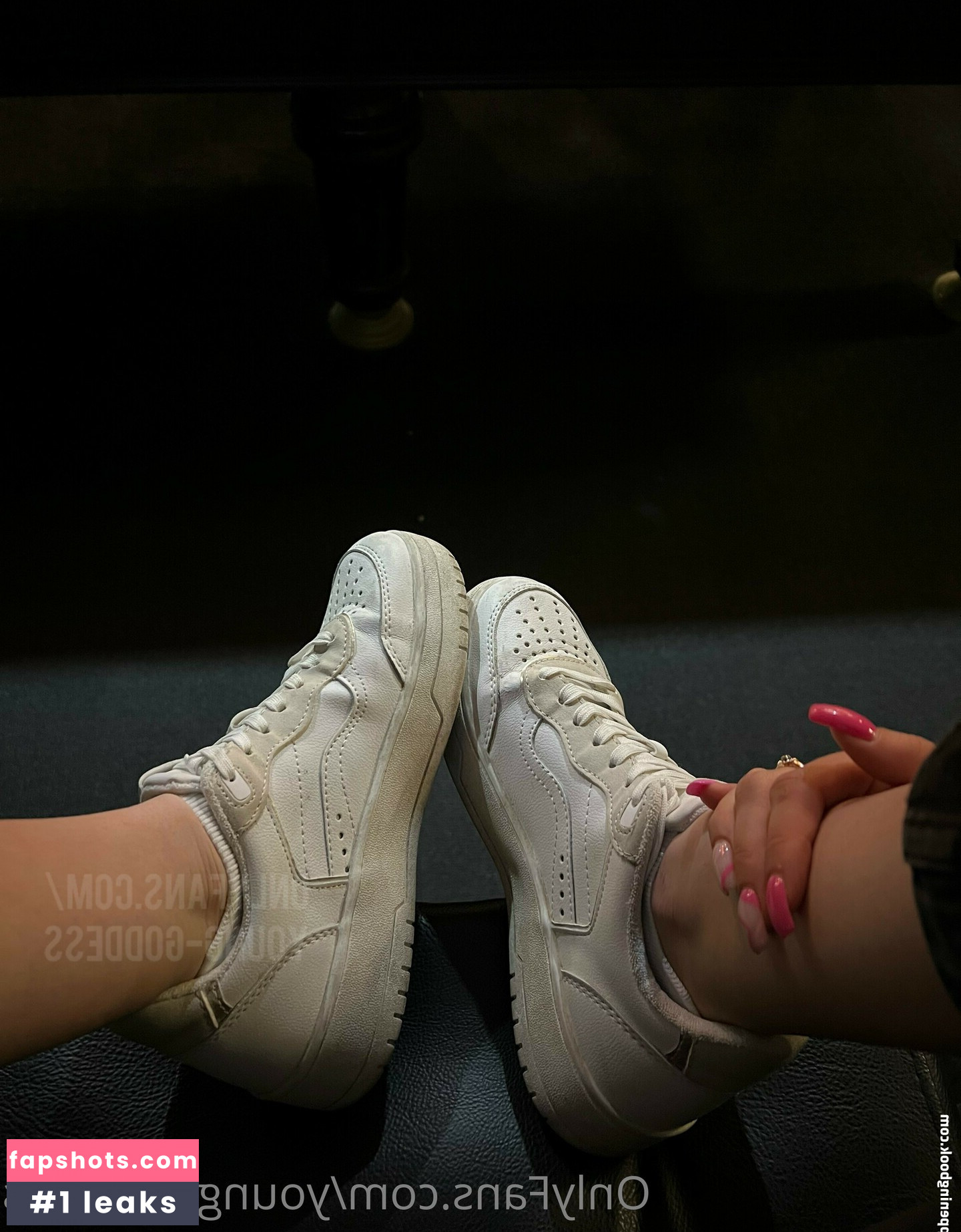 YoungGoddess gallery photo #11