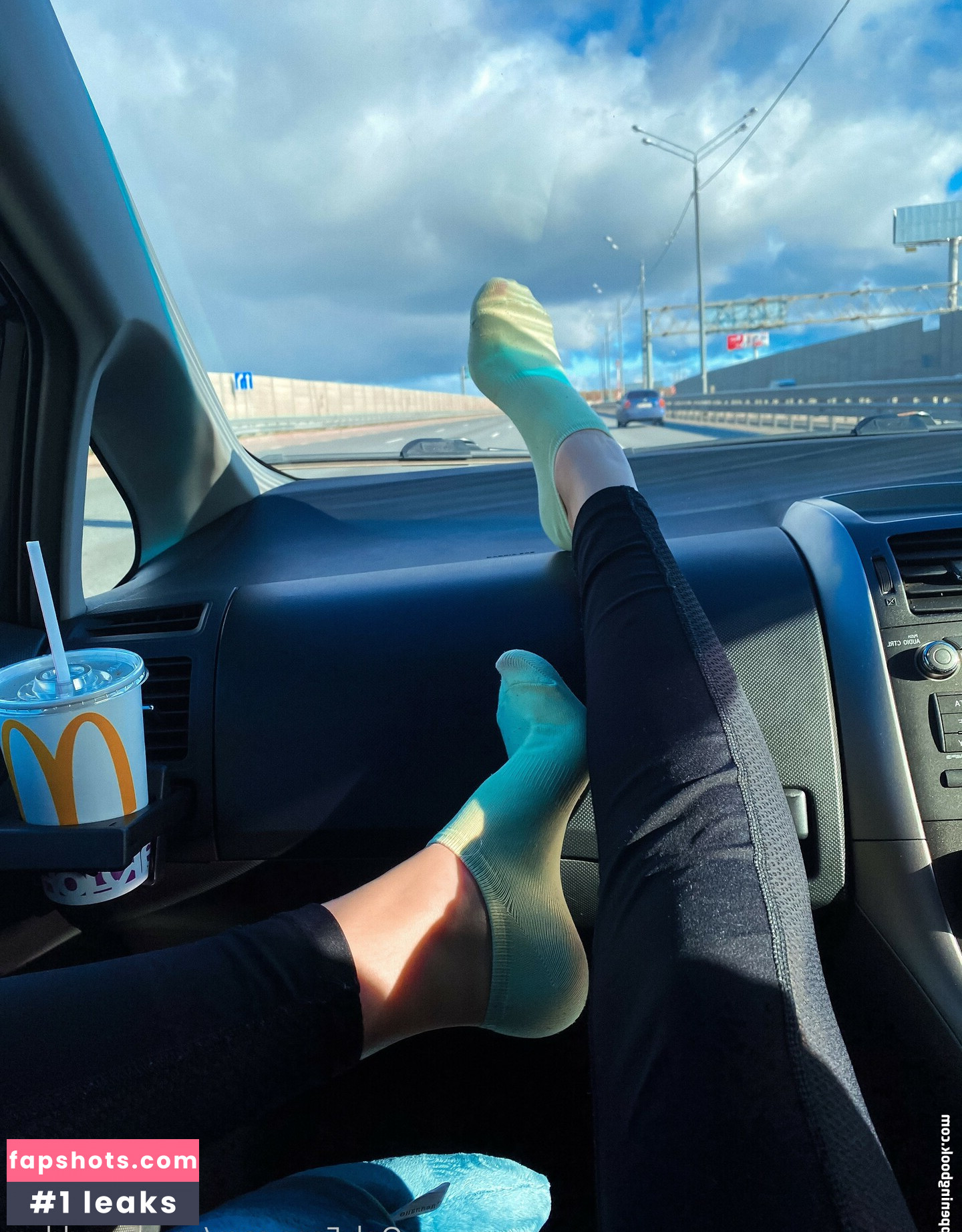 YoungGoddess gallery photo #23