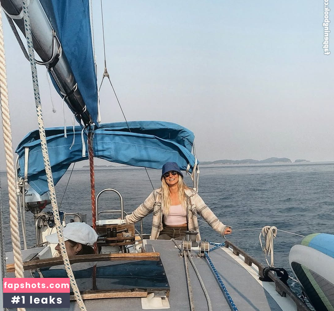 Your Bush Queen gallery photo #4