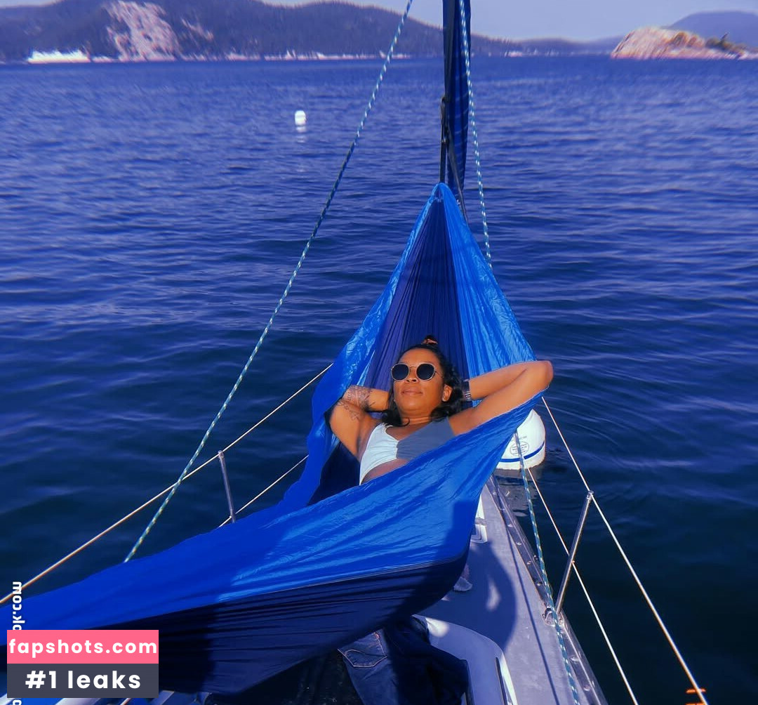 Your Bush Queen gallery photo #7