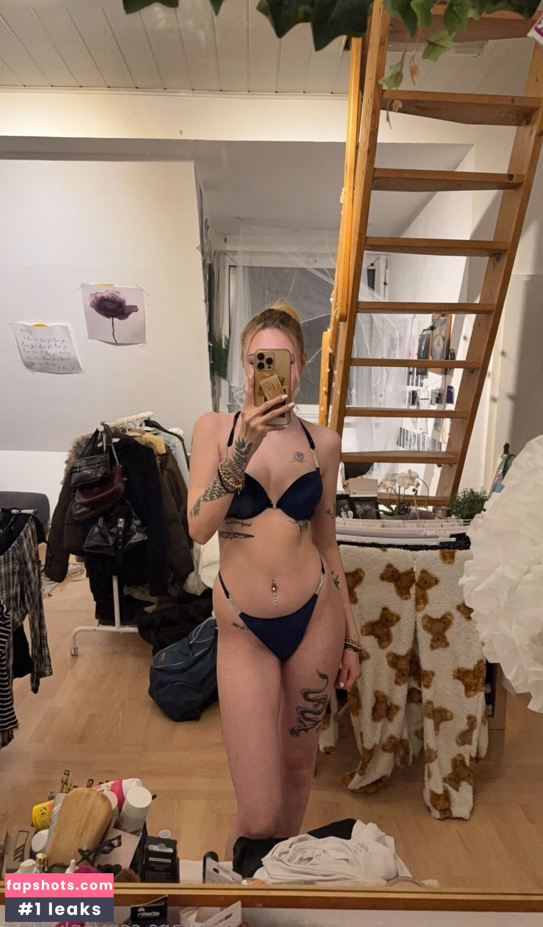 YourbigsisterStina gallery photo #4