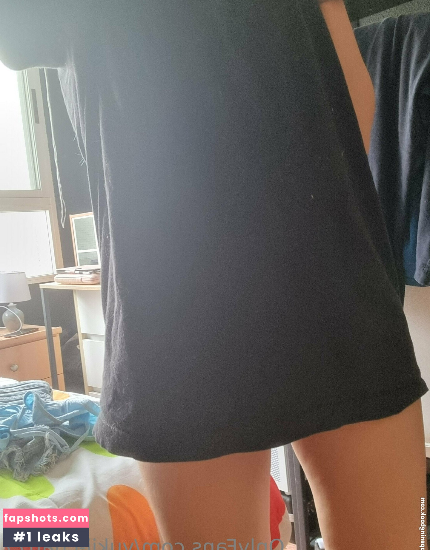 yourbluehairedwaifu nude babe gallery