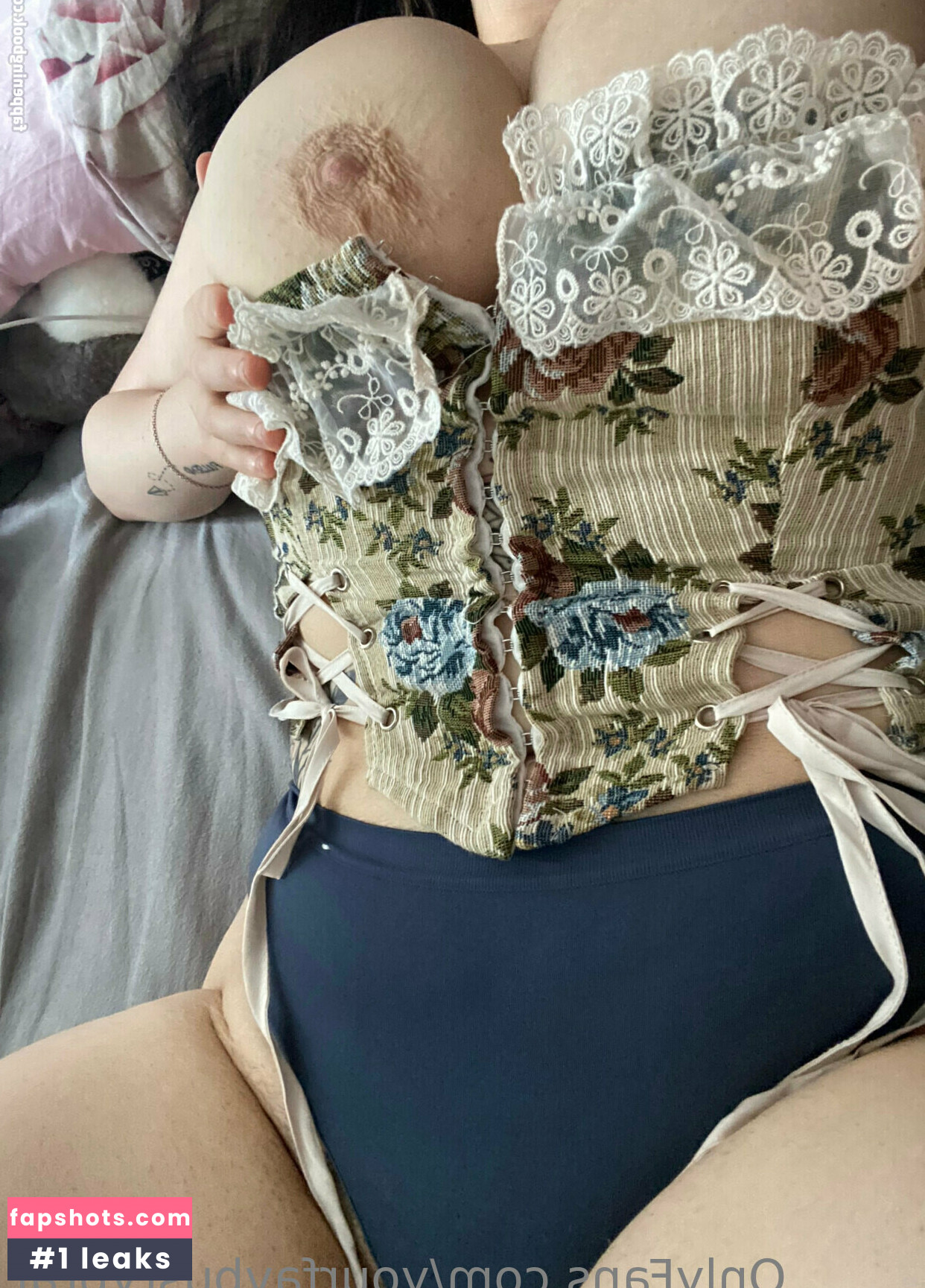 yourfavbustybrat gallery photo #24