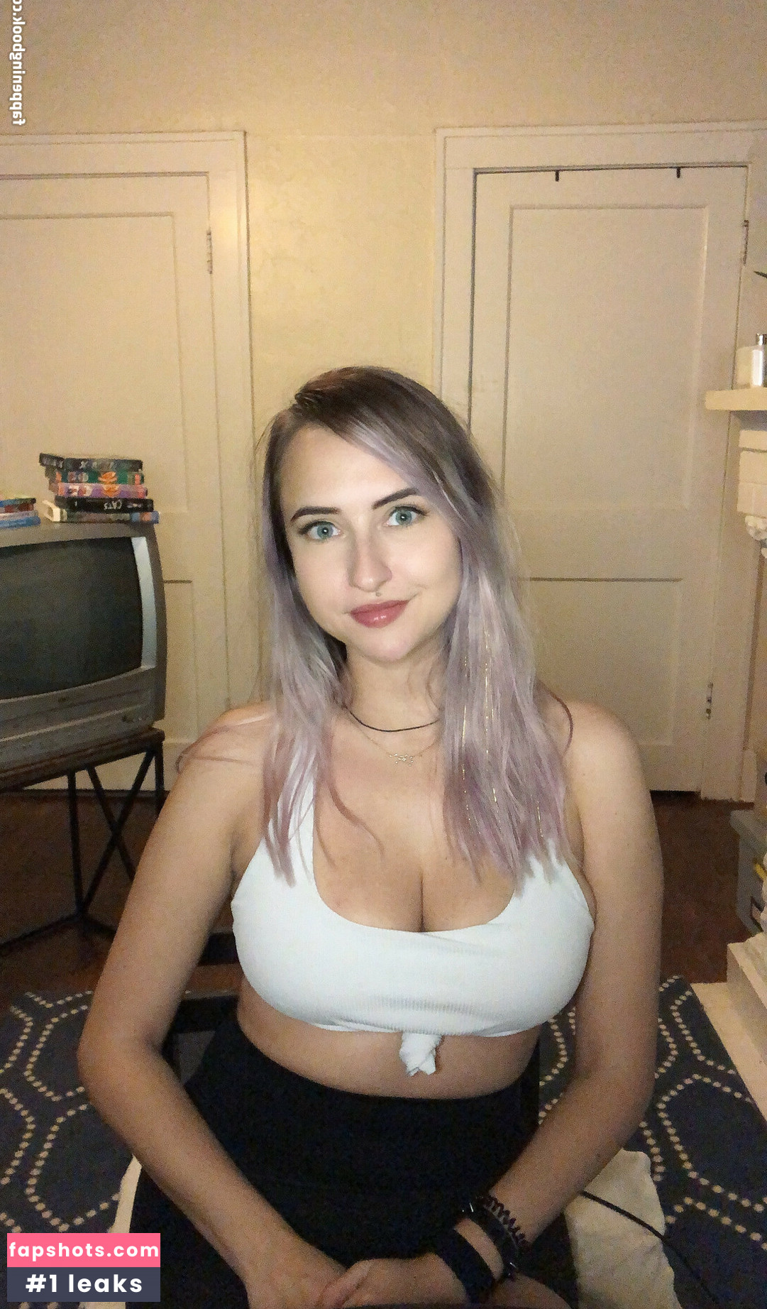 yourlilmeow nude babe gallery