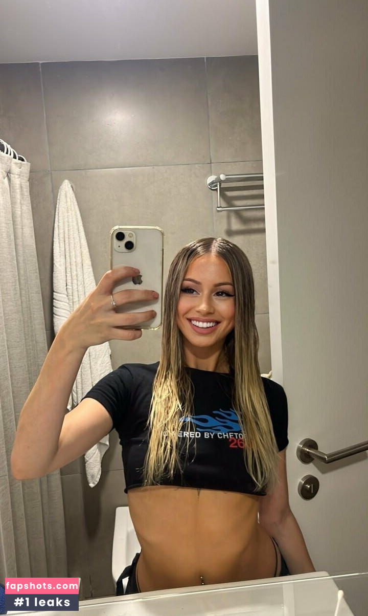 yours_queen gallery photo #24