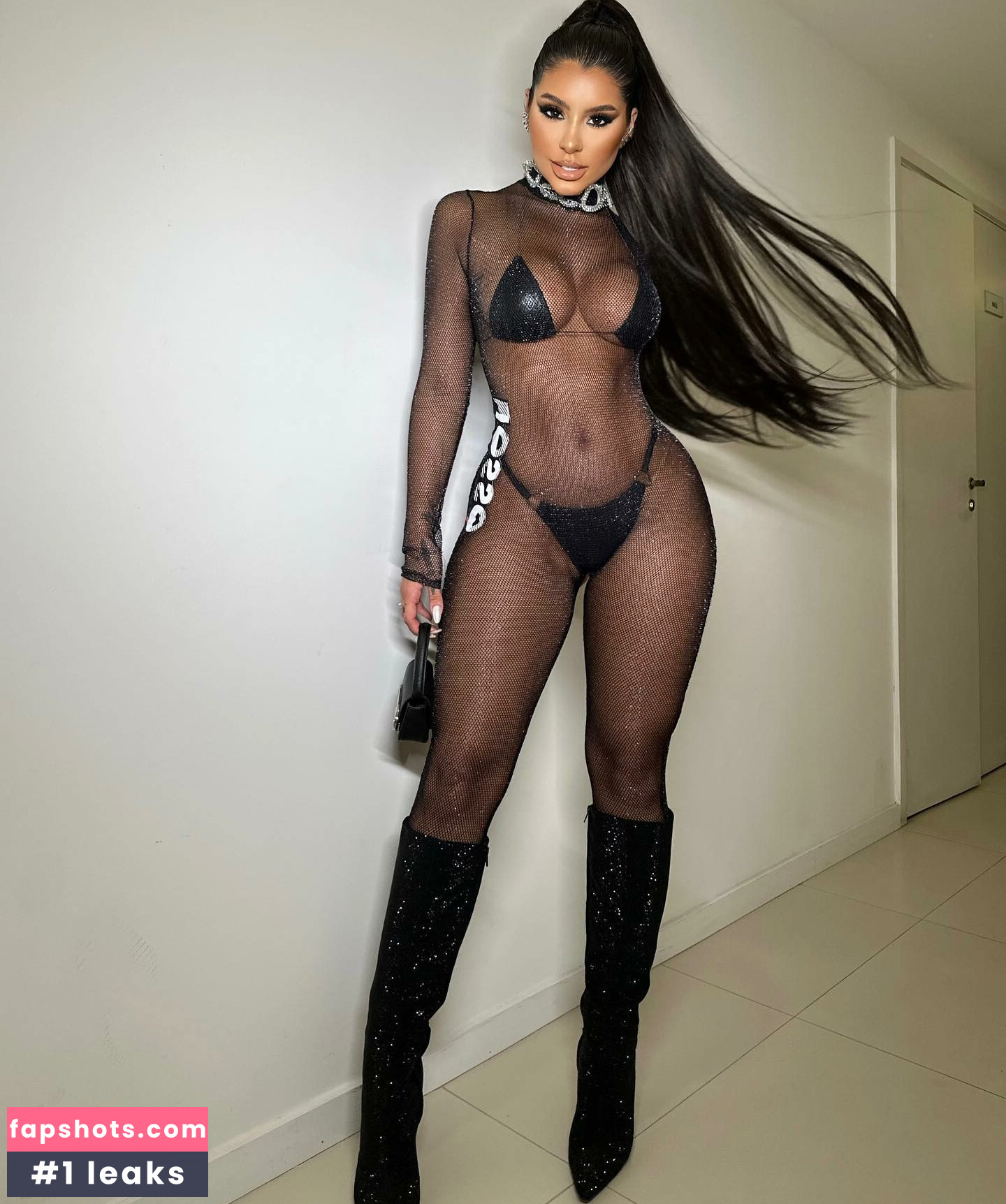 Yris Araujo gallery photo #15