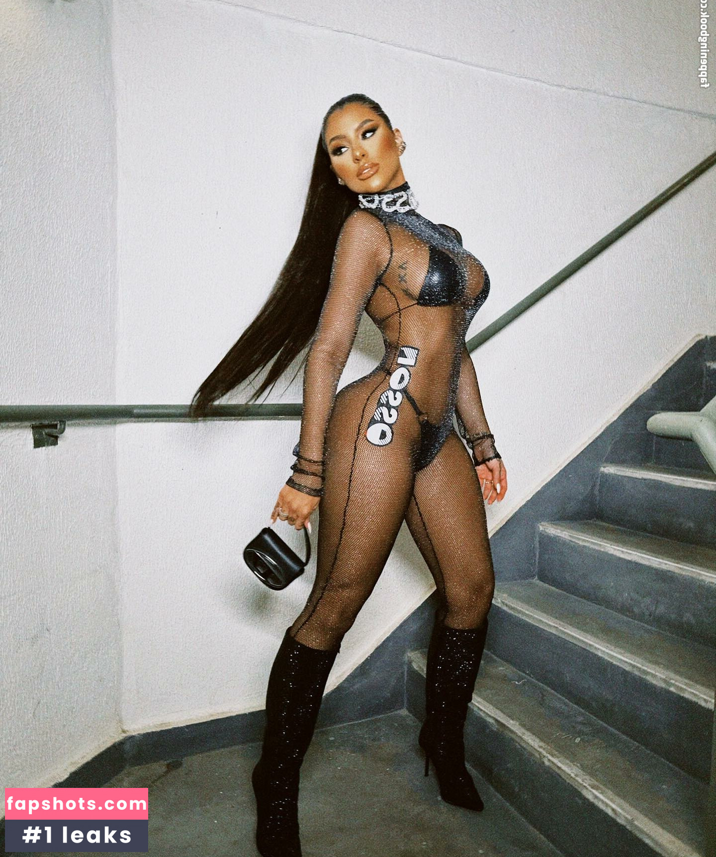 Yris Araujo gallery photo #16