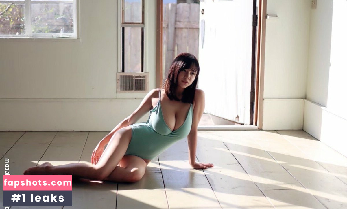 Yu Tano gallery photo #34