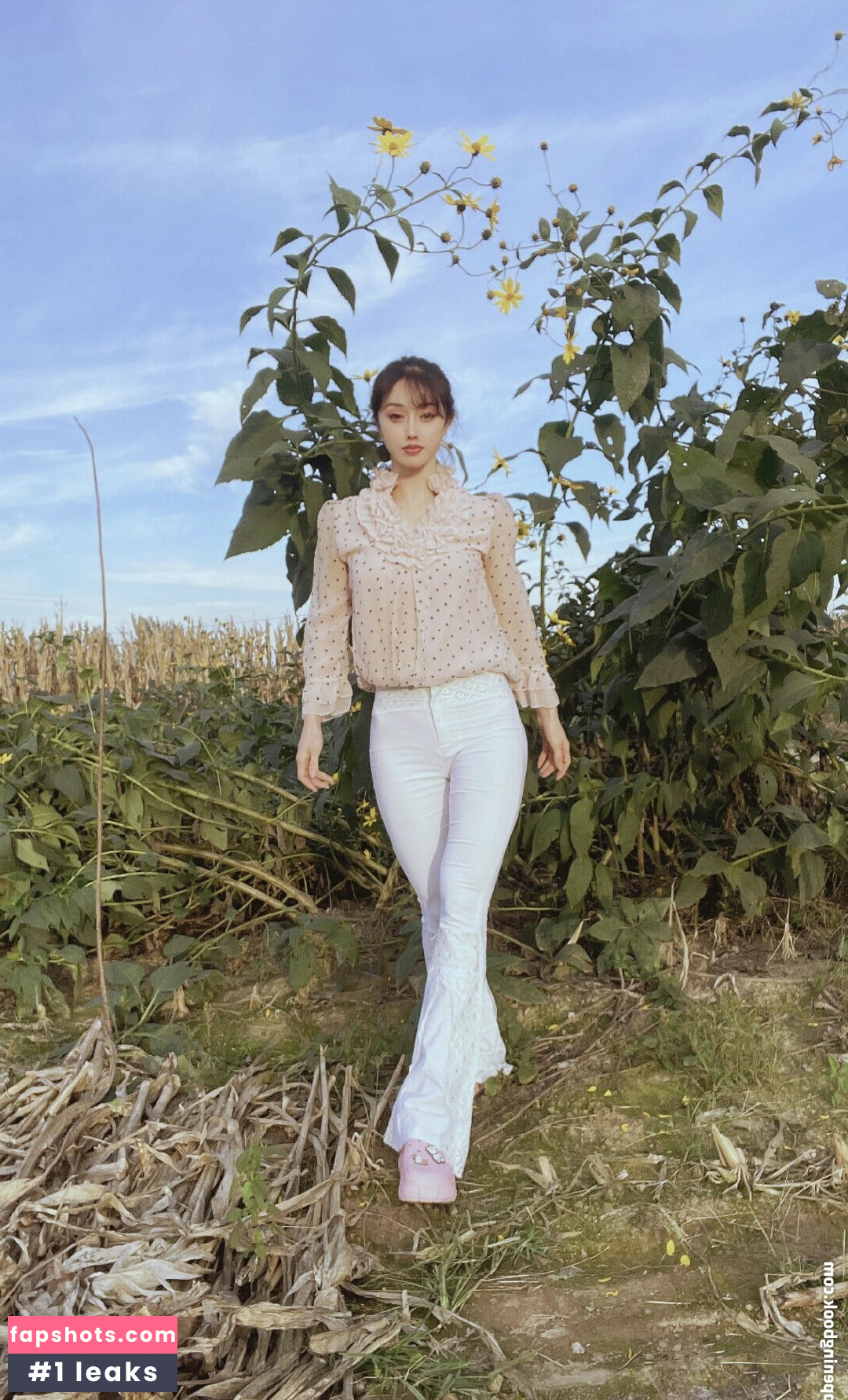 Yuan Herong gallery photo #357