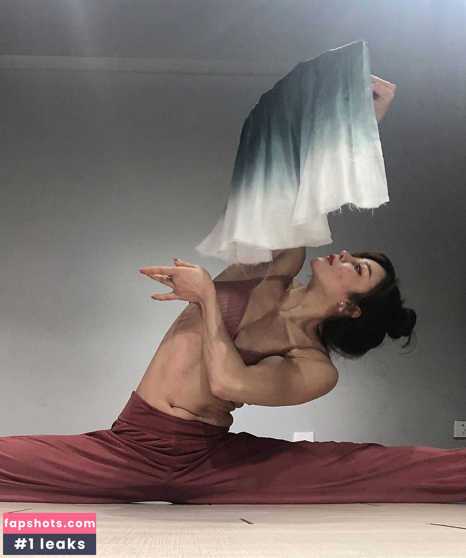 Yuan Herong gallery photo #466