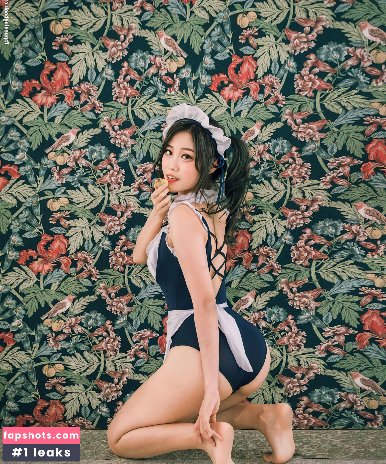 Yuggie_TV nude babe gallery