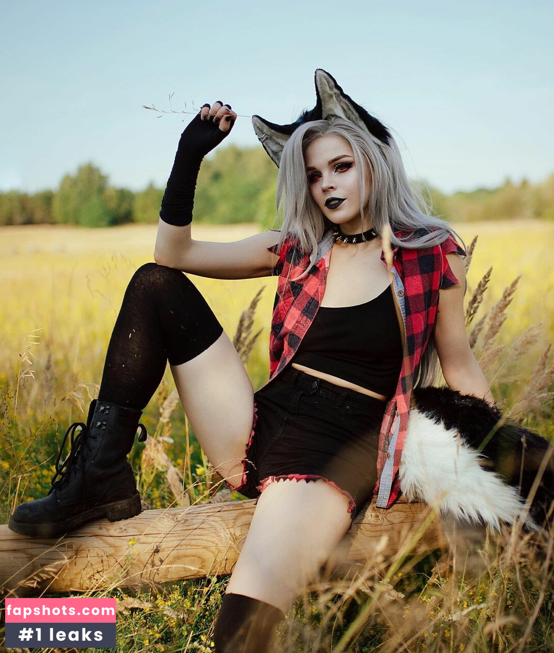 Yugoroforge nude babe gallery