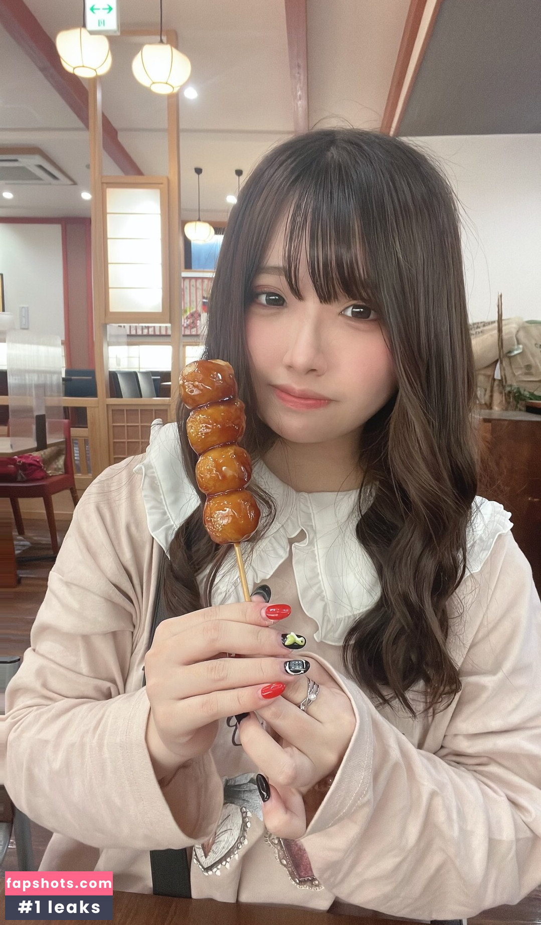 Yui Hiiragi gallery photo #24