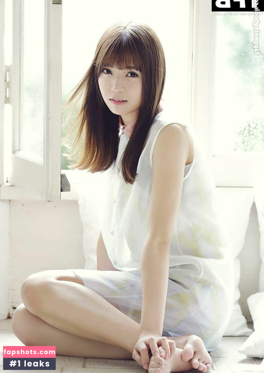 Yui Kobayashi nude babe gallery