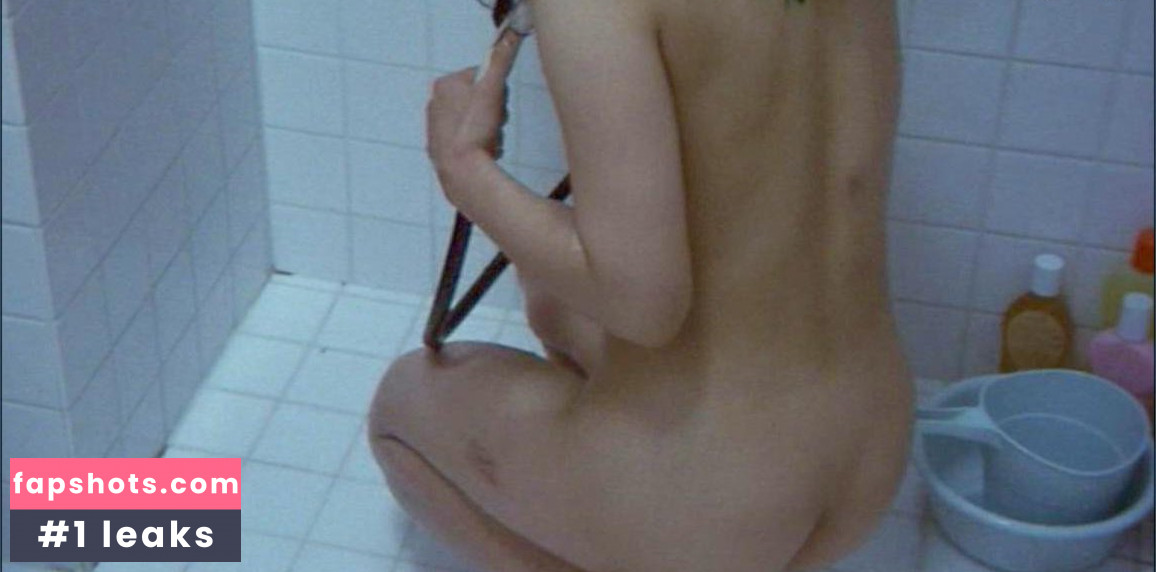 Yūko Tanaka gallery photo #12