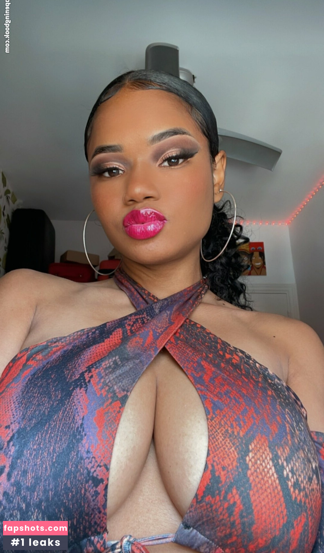 Yuly HV gallery photo #4