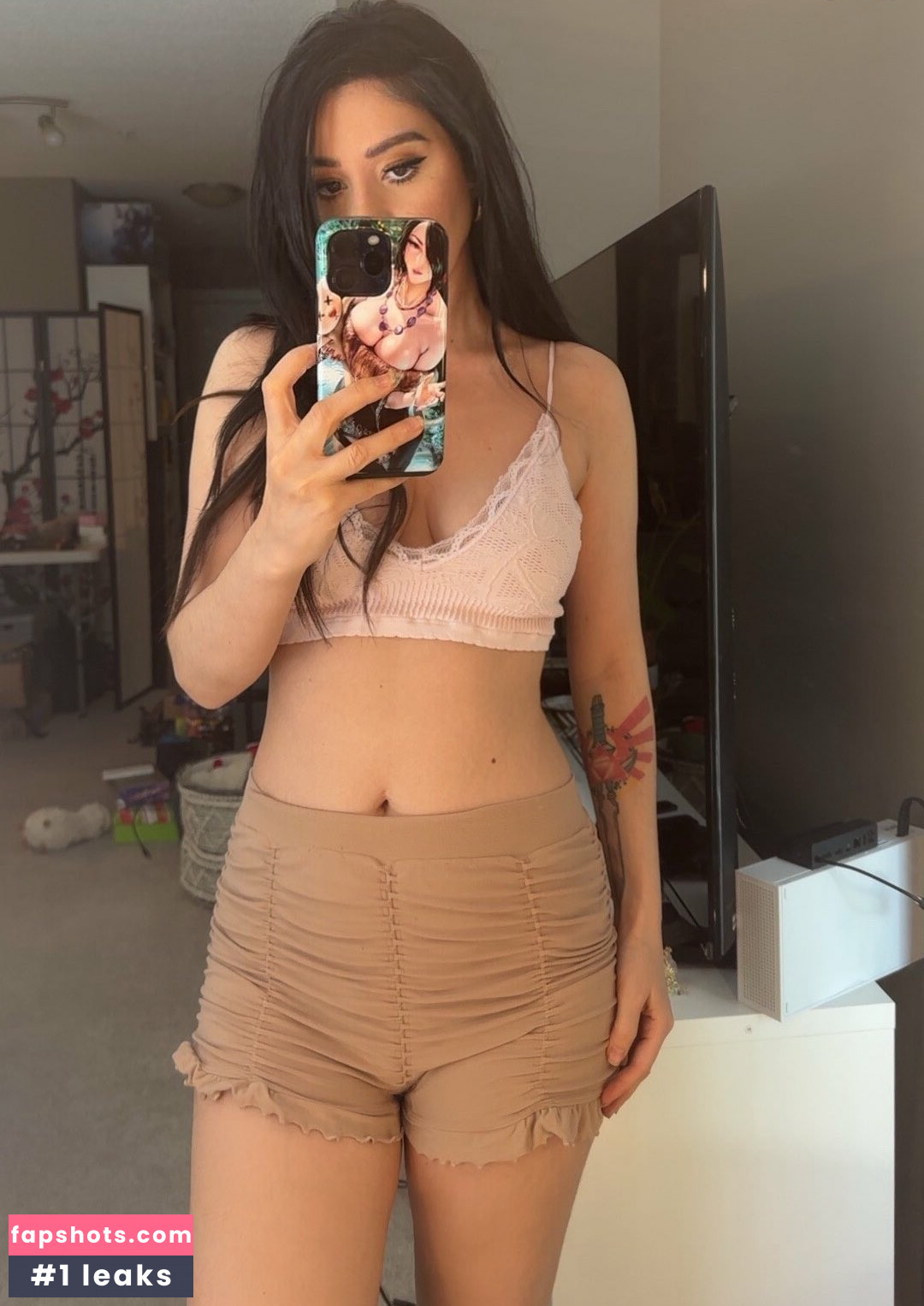 Yunalescka nude babe gallery