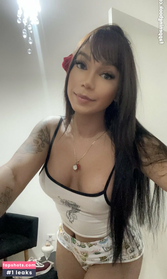 YunaMesquitta nude babe gallery