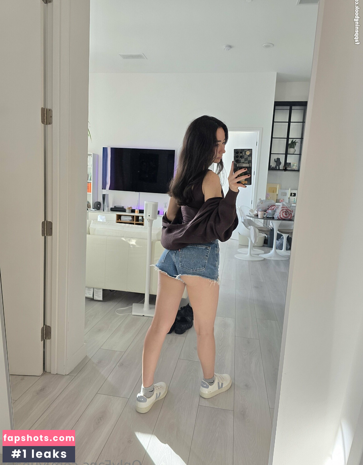 yunaof gallery photo #2