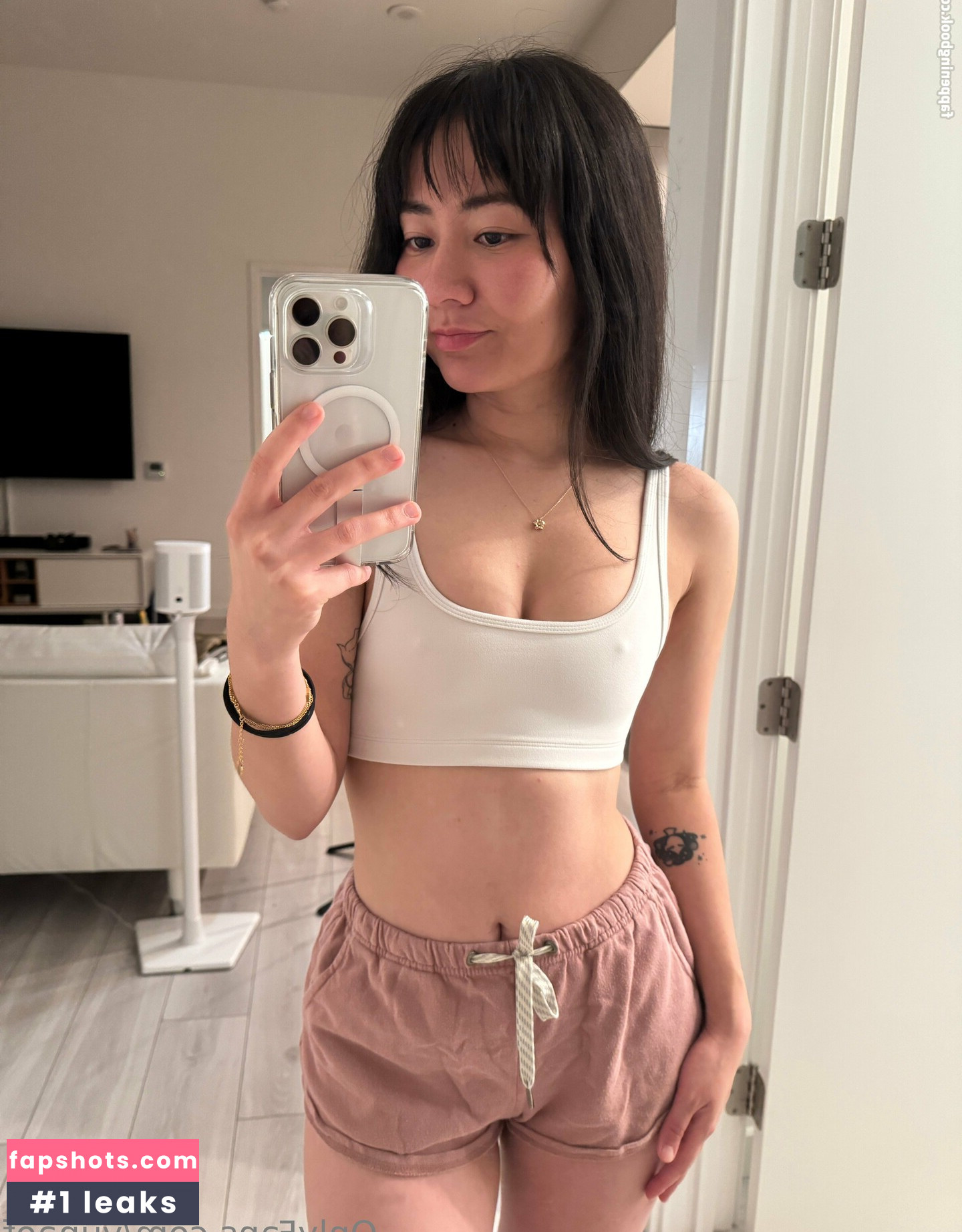 yunaof gallery photo #14