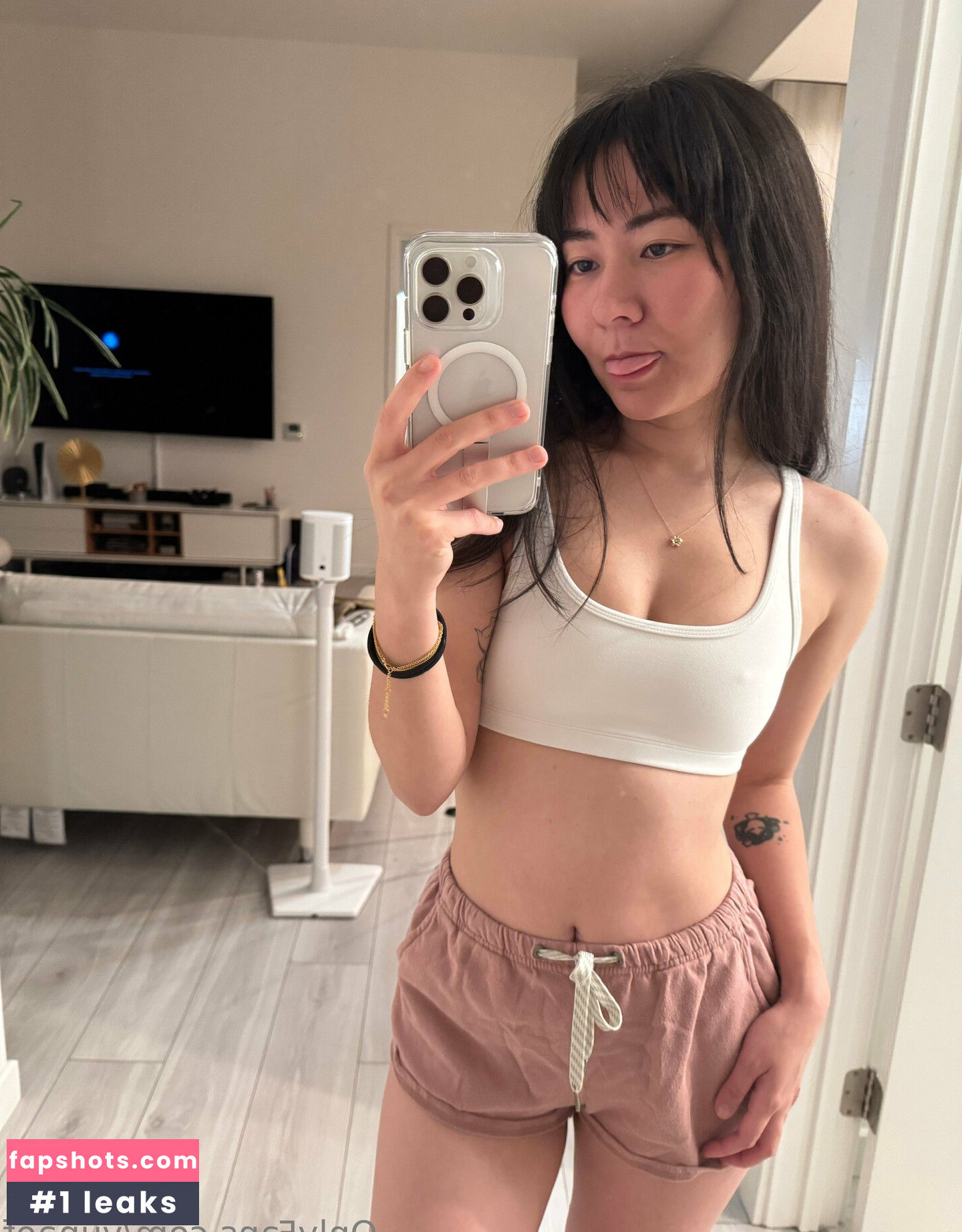 yunaof gallery photo #16