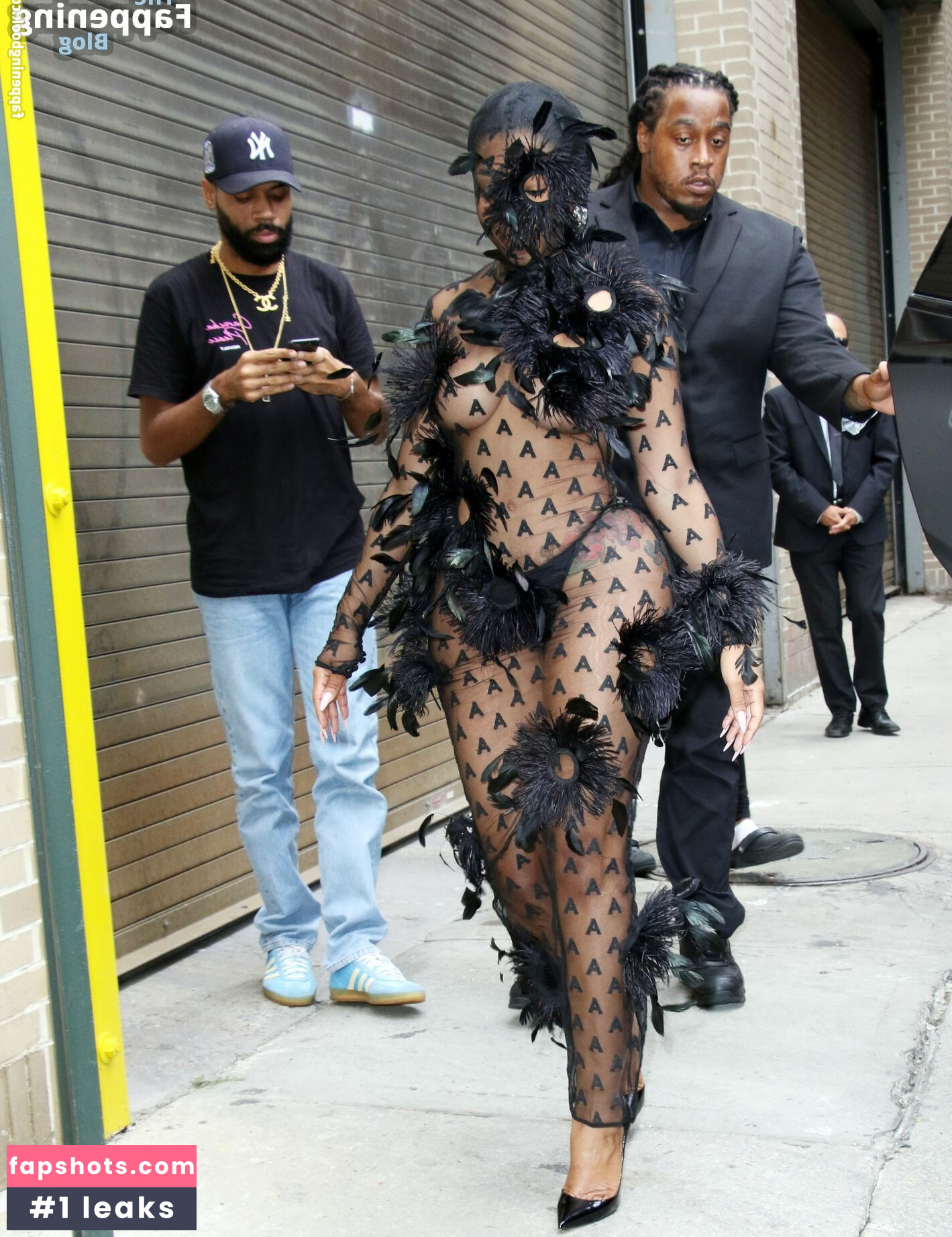 Yung Miami gallery photo #9