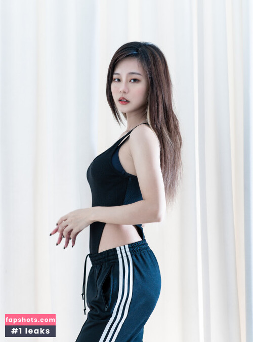 Yuuno gallery photo #544