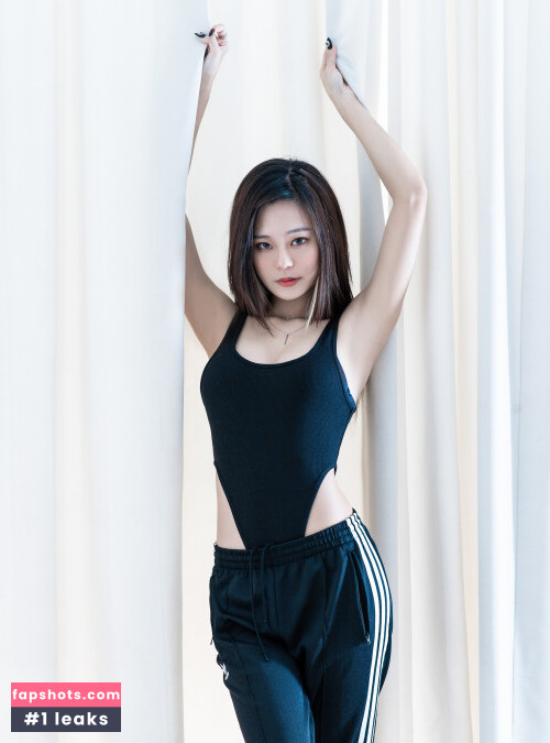 Yuuno gallery photo #552