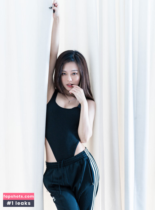 Yuuno gallery photo #555