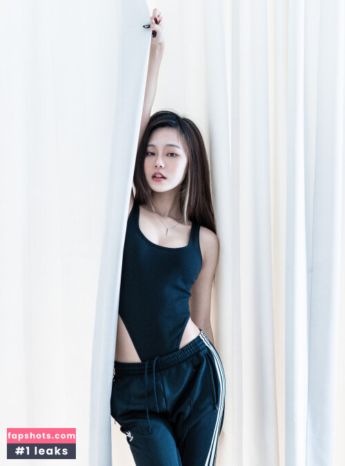 Yuuno gallery photo #560