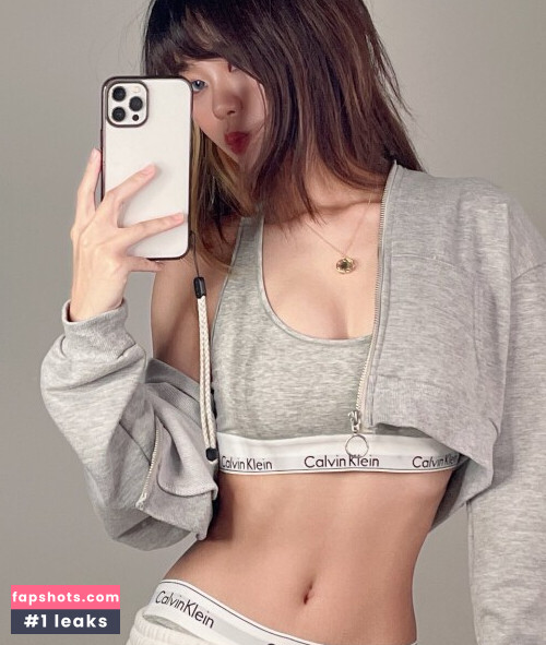 Yuuno gallery photo #656