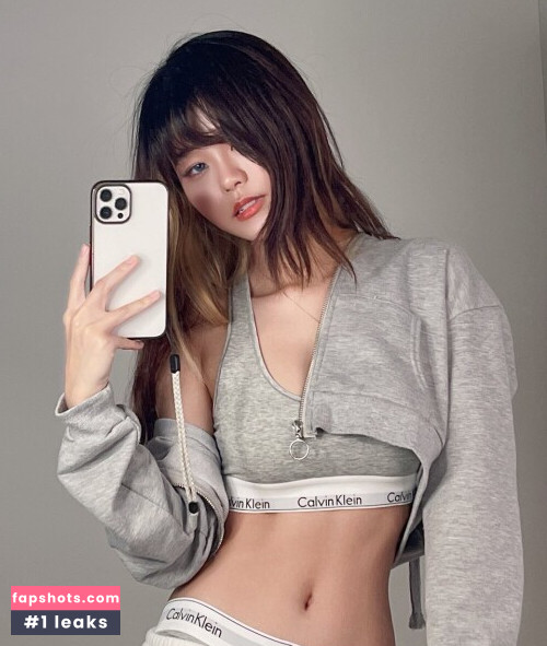 Yuuno gallery photo #704