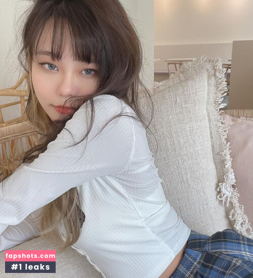 Yuuno gallery photo #728