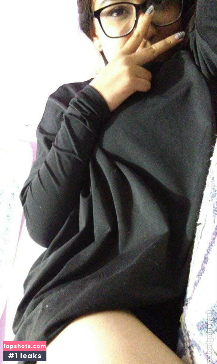 Yuwummie gallery photo #13