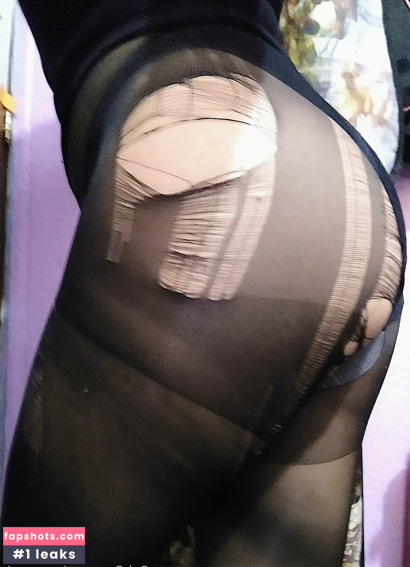 Yuwummie gallery photo #48